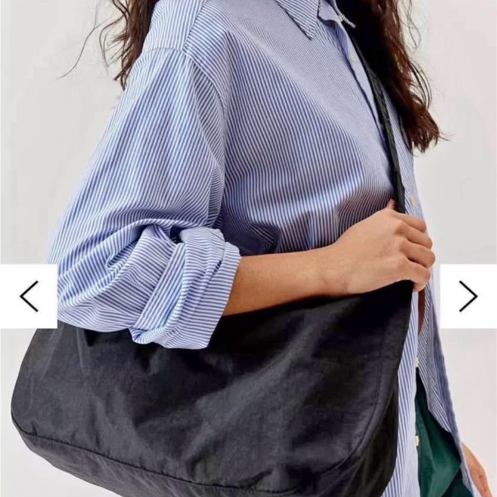 BAGGU Large Nylon Crescent Bag - Picture 3 of 11